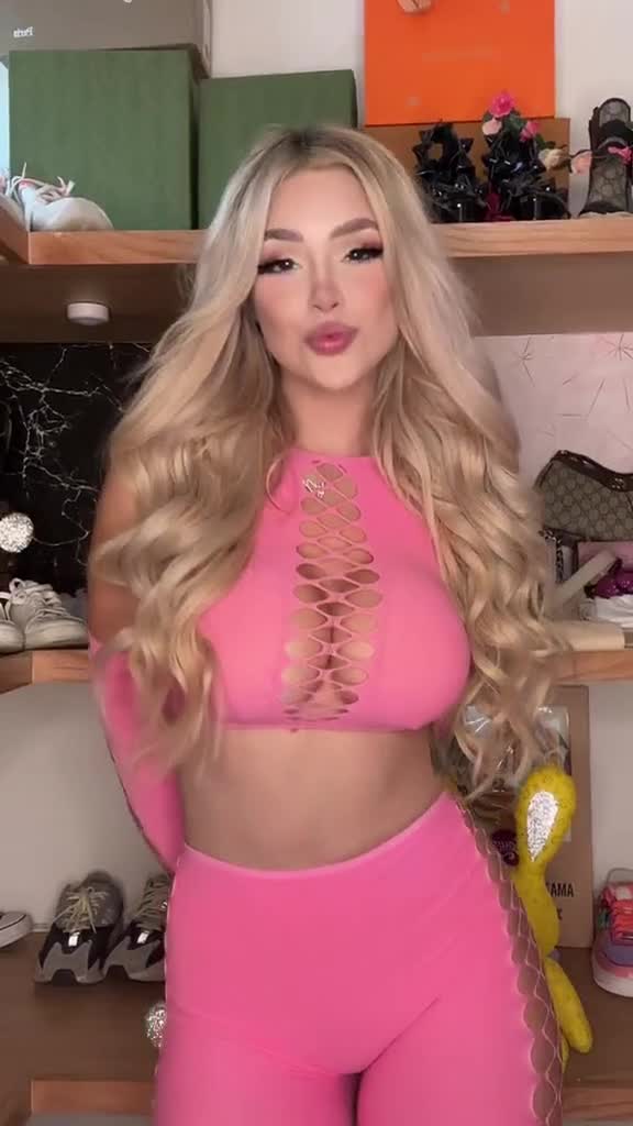 Maria Julissa!! Sexy with erotic body