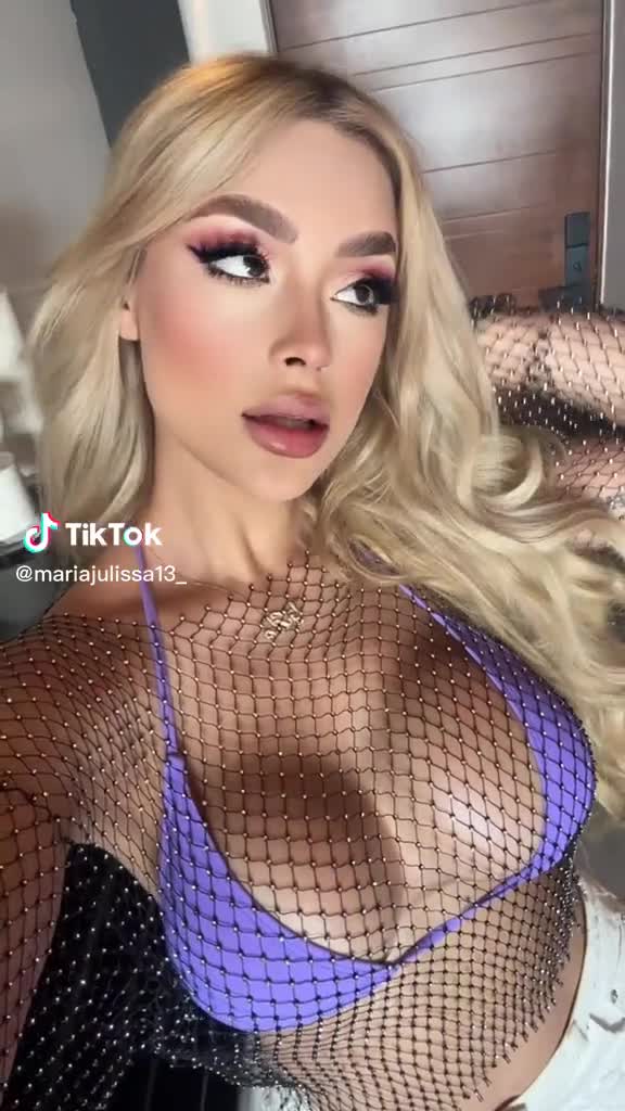 Maria Julissa – Sexy in lingerie