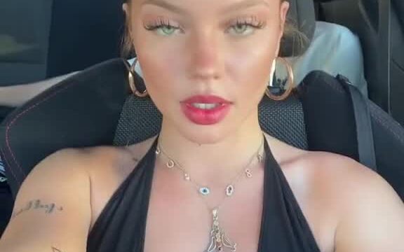 Fympeyton sexy with bikini in car