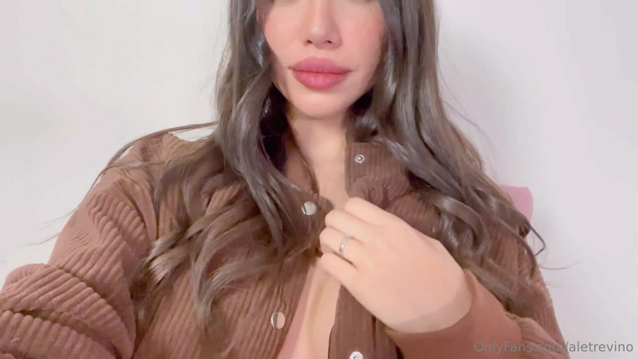 Aletrevino naked big boobs…