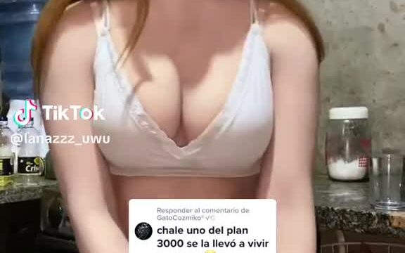 Lanazzzuwu in kitchen