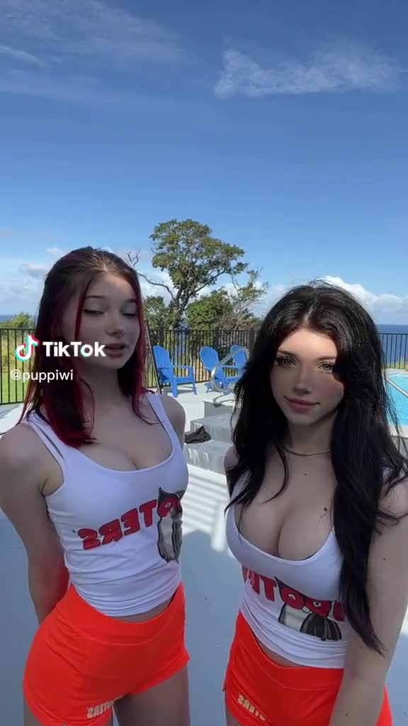 Puppiwi – Sexy with her friend