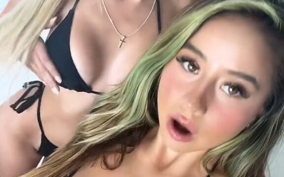 Jotasy – Sexy with her friend