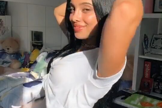 Julia Bayoneta new sexy video