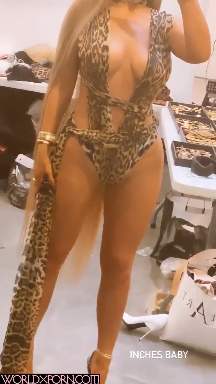 Kylie Jenner – Sexy with erotic body
