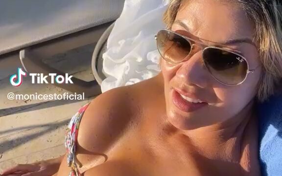 Monicest sexy in the pool