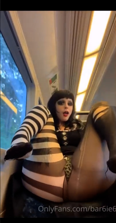 Bar6ie6/6ar6ie6 Nudes show in train So hot