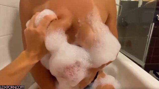 Andrea Rojo with boyfriend in bathub!!! So hot