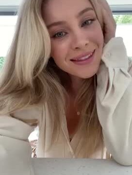 Daisy Keech – Nude show in bedroom!!!