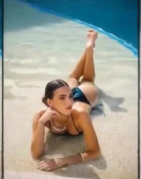 Emily Feld – Sexy in the pool