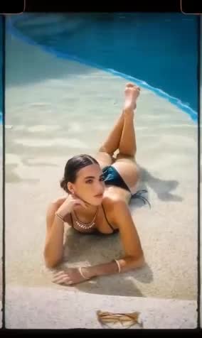 Emily Feld – Sexy in the pool