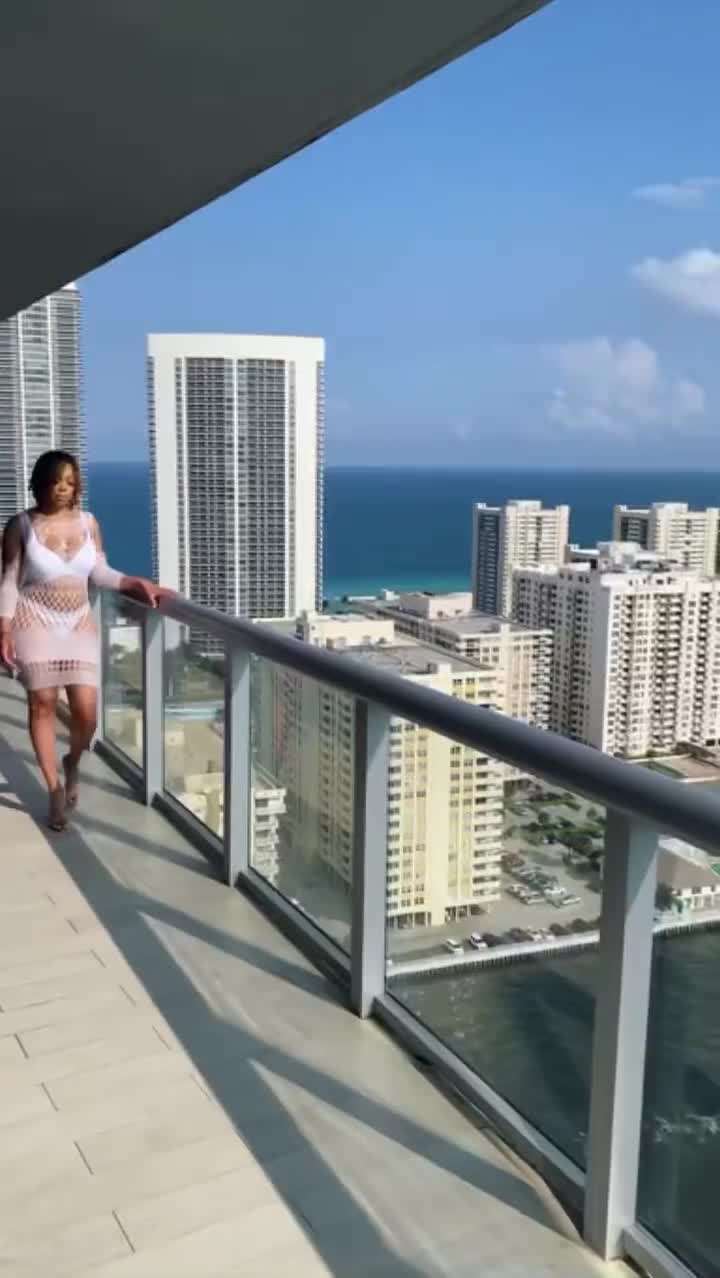 Kaisymone sexy outside!!! New trending video so hot