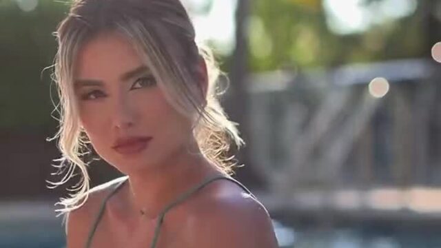 Lauraisabelaleon – Sexy in the pool!!!