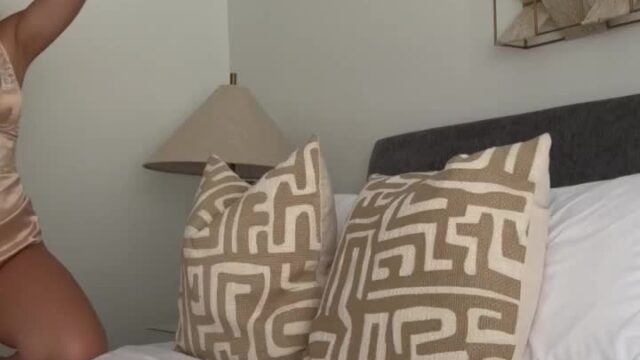 Lexi Marvel – Nude show on bed!!!