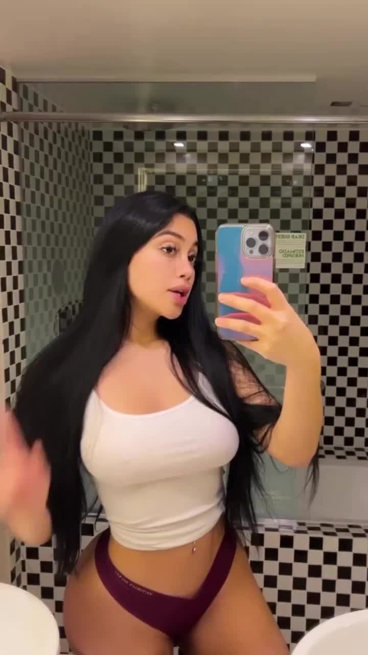Jailyne Ojeda sexy show erotic body on bed!!! So hot