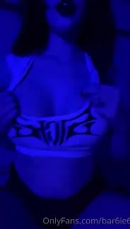 6ar6ie6 show big boobs on bed omg video hot