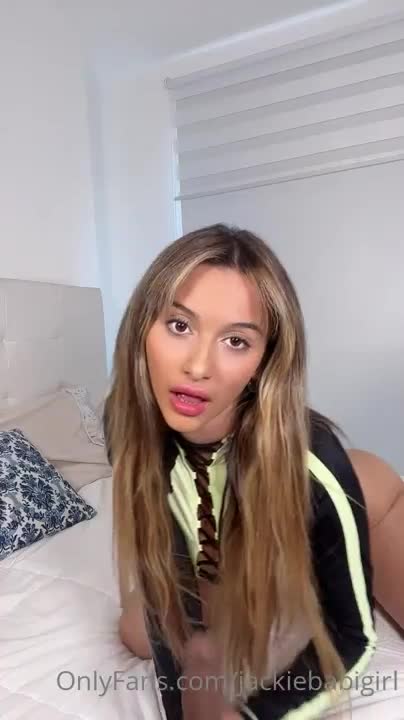 Jackie Love/Jackiebabigirl play dildo on bed so hot!!! New Onlyfans video leaked