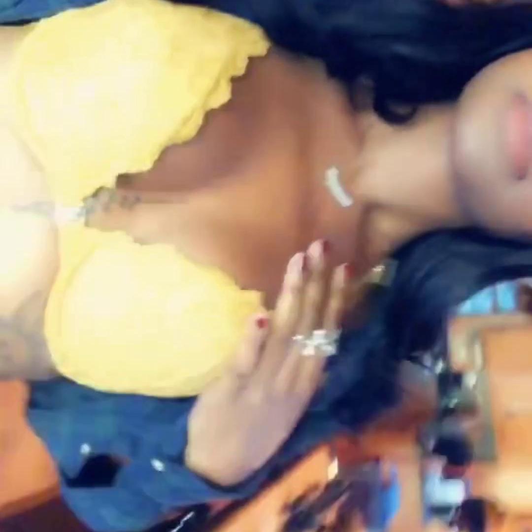 KayyyBear Booty Grab Lingerie Onlyfans Video Leaked