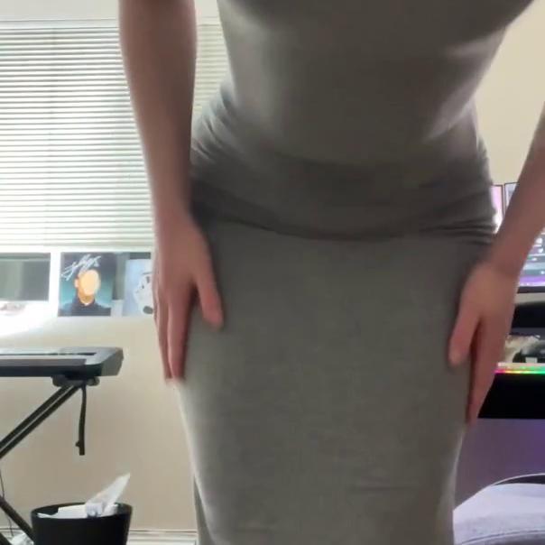 STPeach Tight Dress And Spanking Fansly Video Leaked