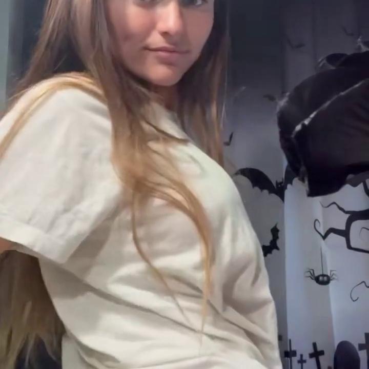 Megnutt02 Nude Tits Flash Onlyfans Video Leaked