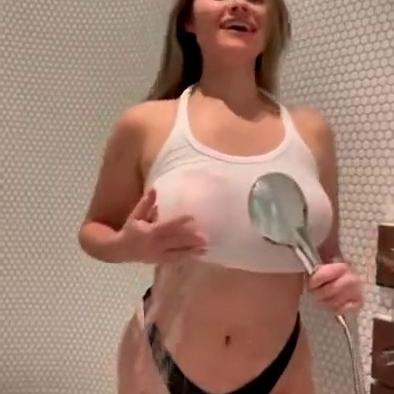 Megnutt02 Nude Wet T-Shirt Strip Onlyfans Video Leaked