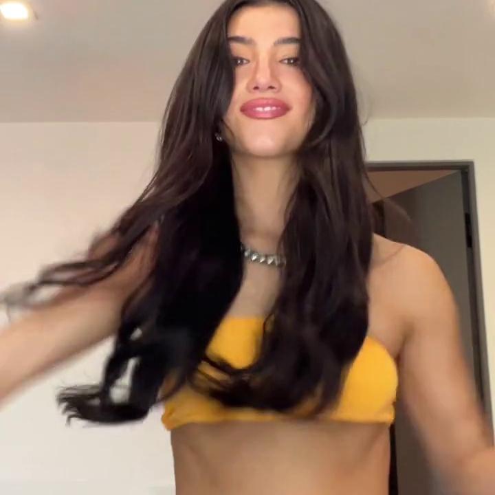 Charli D’Amelio Sexy Sports Bra Tease Video Leaked