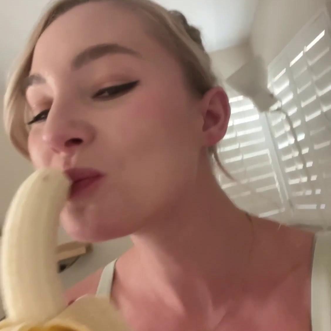 STPeach Banana Deepthroat Fansly Leaked Video