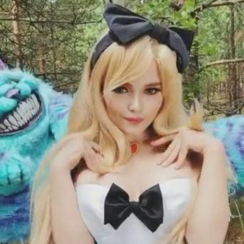 Kalinka Fox Alice in Wonderland Cosplay Set Leaked