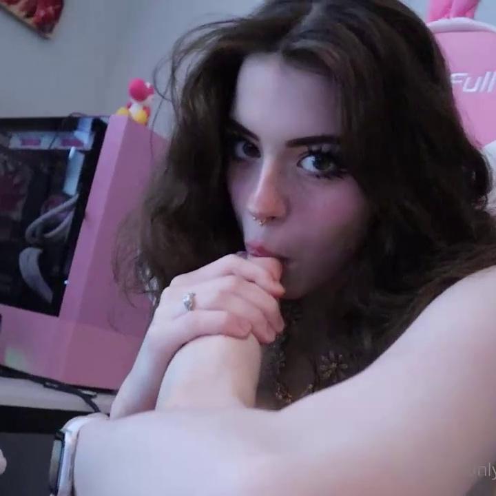 Hannahowo Onlyfans Feet Licking Video Leaked