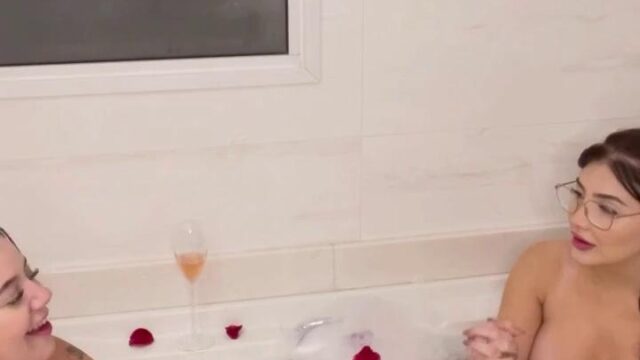 Aline Faria Lesbian BathTub Nude Video Leaked