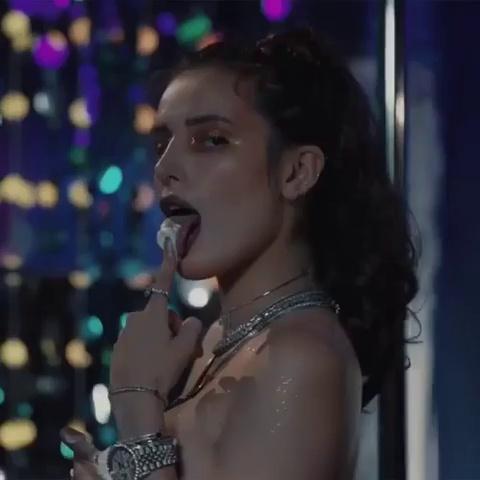 Bella Thorne Topless Exclusive Video & Photos Leaked