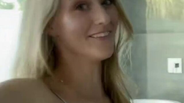 Littlepolishangel Nude Bathroom Tease Onlyfans Video Leaked